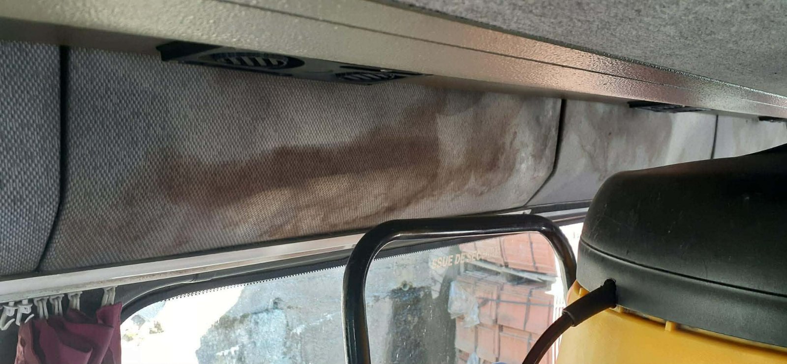 Prljavo nebo automobila pre tretmana